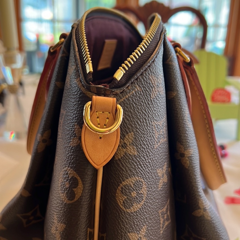 Louis Vuitton Rivoli hand bag only used a few. - Picture 5 of 9